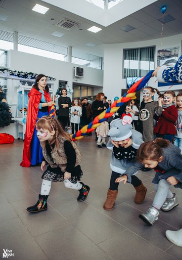 Святкування дитячого Нового Року в автосалоні "КарпатиАвтоцентр"!