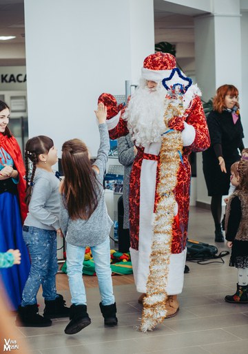 Святкування дитячого Нового Року в автосалоні "КарпатиАвтоцентр"!